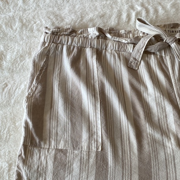 Torrid Striped HIgh-Rise Linen Blend Shorts Size 3 (3X) - Picture 2 of 8